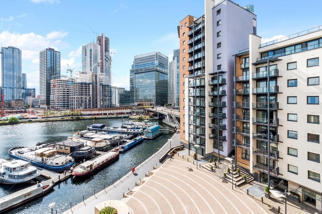 Canary Wharf: London's Financial Hub
