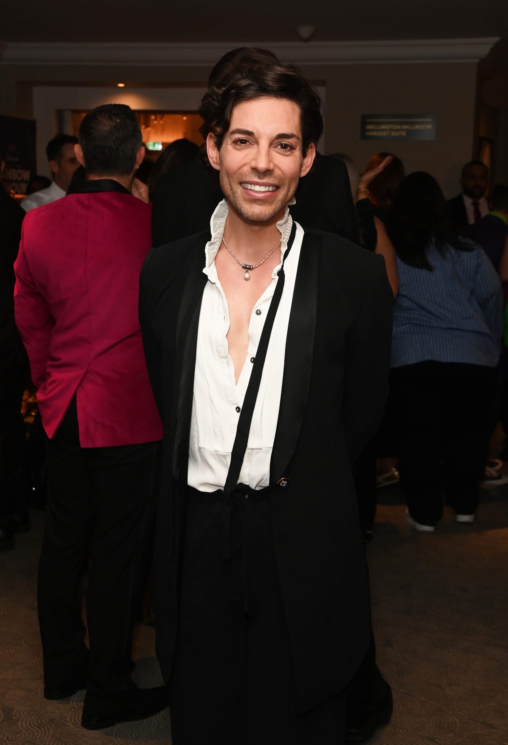 Tom Read Muscles Tom Read Wilson: A Talented Actor and Author on the Rise – Invisiverse News